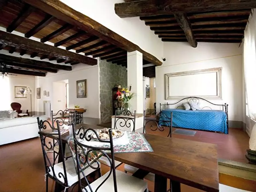 Immagine 15 di Casa colonica in vendita  a Cortona