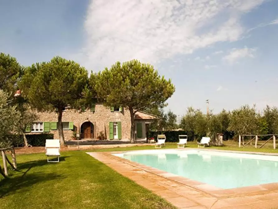 Immagine 1 di Casa colonica in vendita  a Cortona