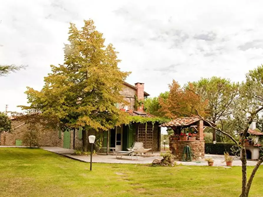 Immagine 6 di Casa colonica in vendita  a Cortona