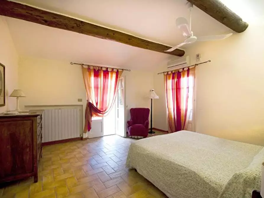 Immagine 13 di Casa colonica in vendita  a Cortona