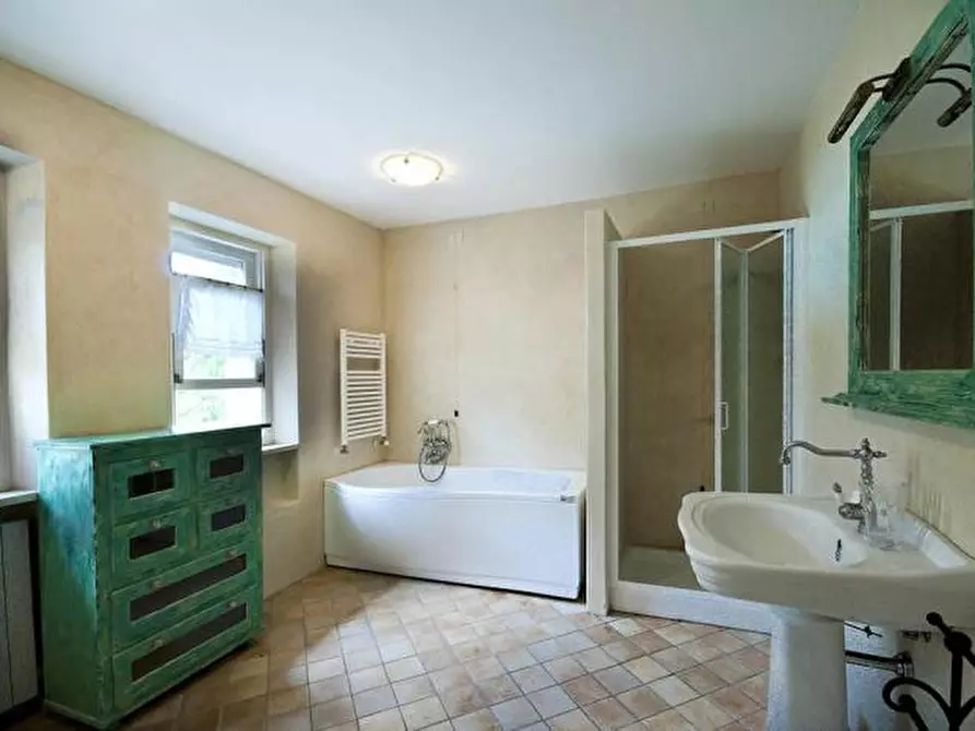 Immagine 17 di Casa colonica in vendita  a Cortona