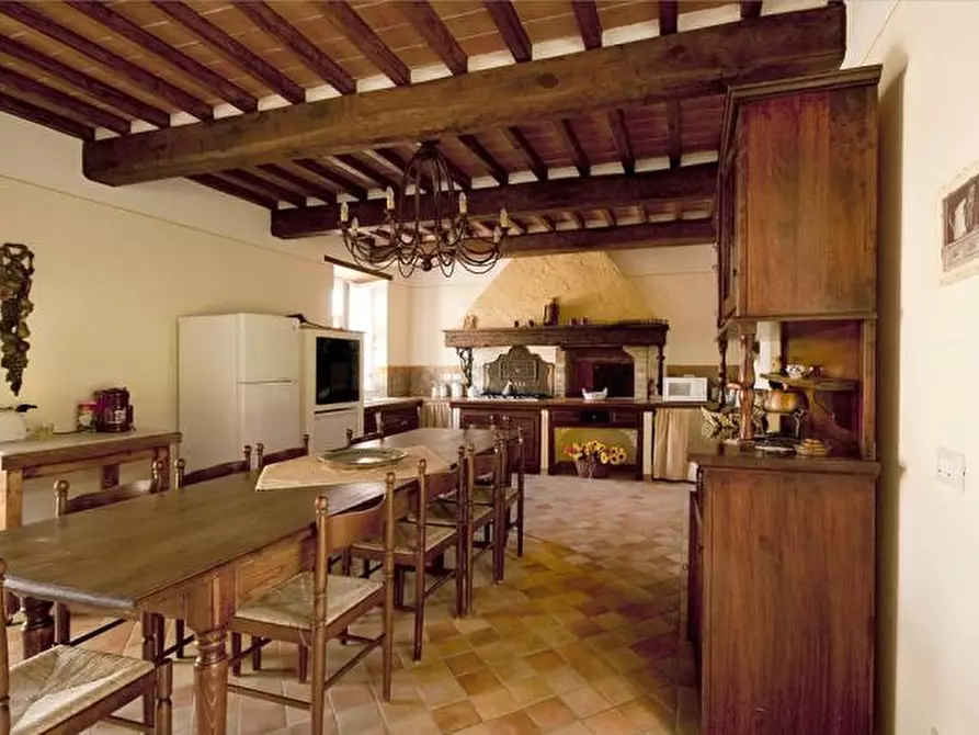Immagine 14 di Casa colonica in vendita  a Cortona