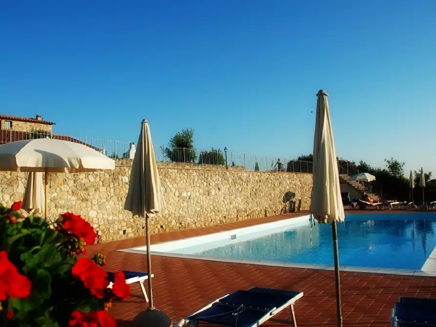 Immagine 10 di Villa in vendita  a Volterra