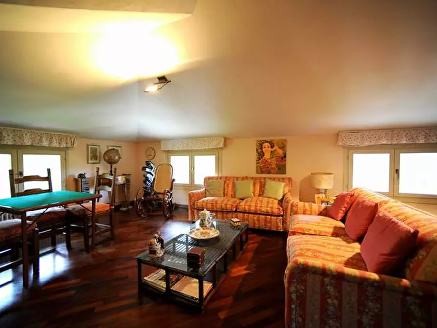 Immagine 29 di Villa in vendita  a Massa