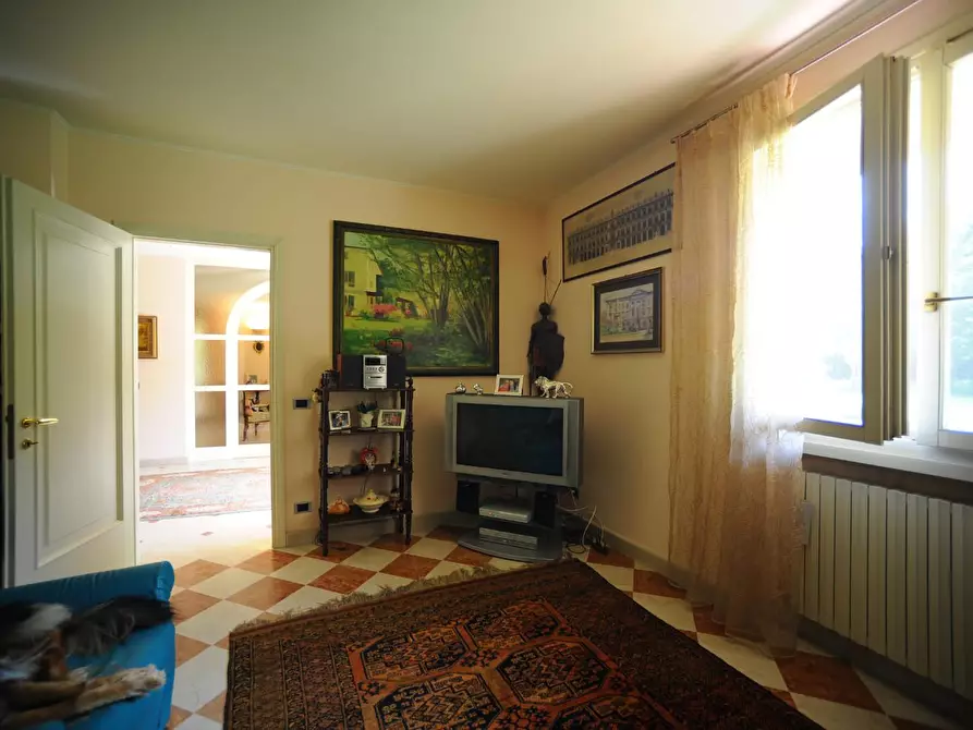 Immagine 23 di Villa in vendita  a Massa
