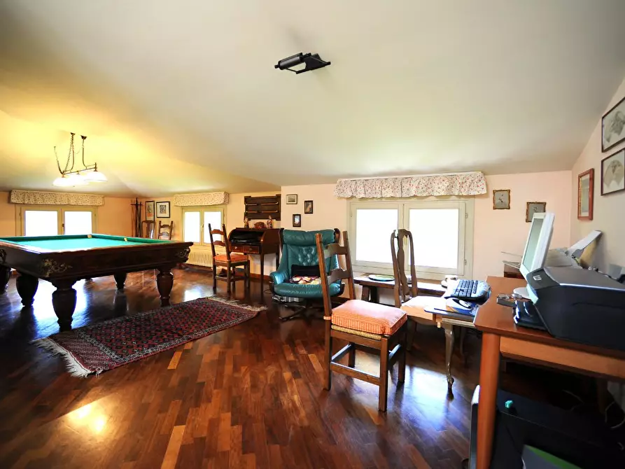 Immagine 47 di Villa in vendita  a Massa