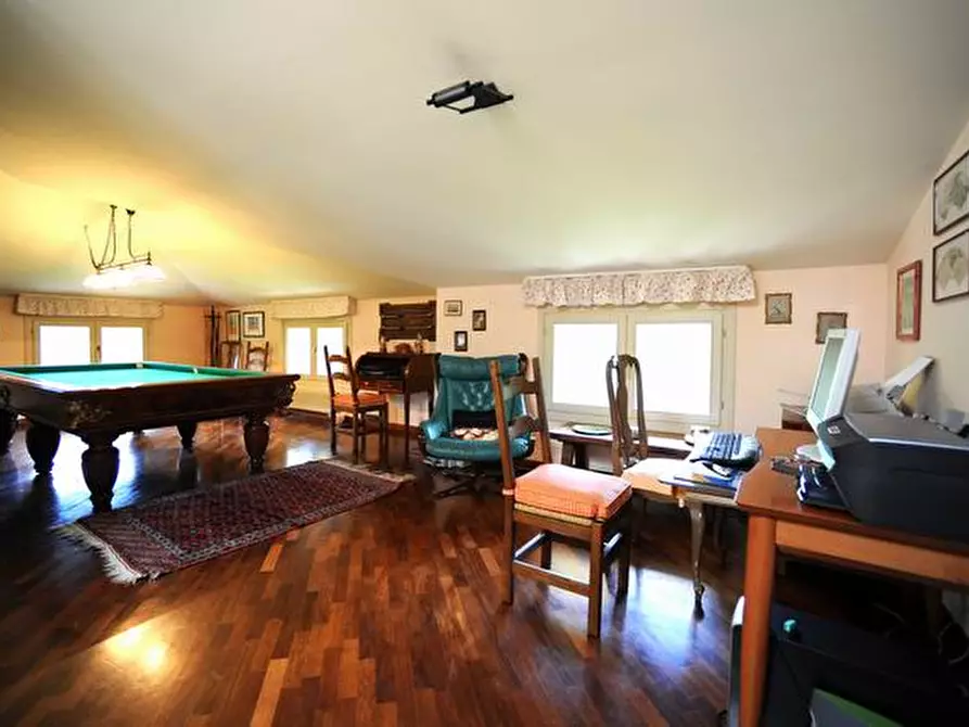 Immagine 32 di Villa in vendita  a Massa