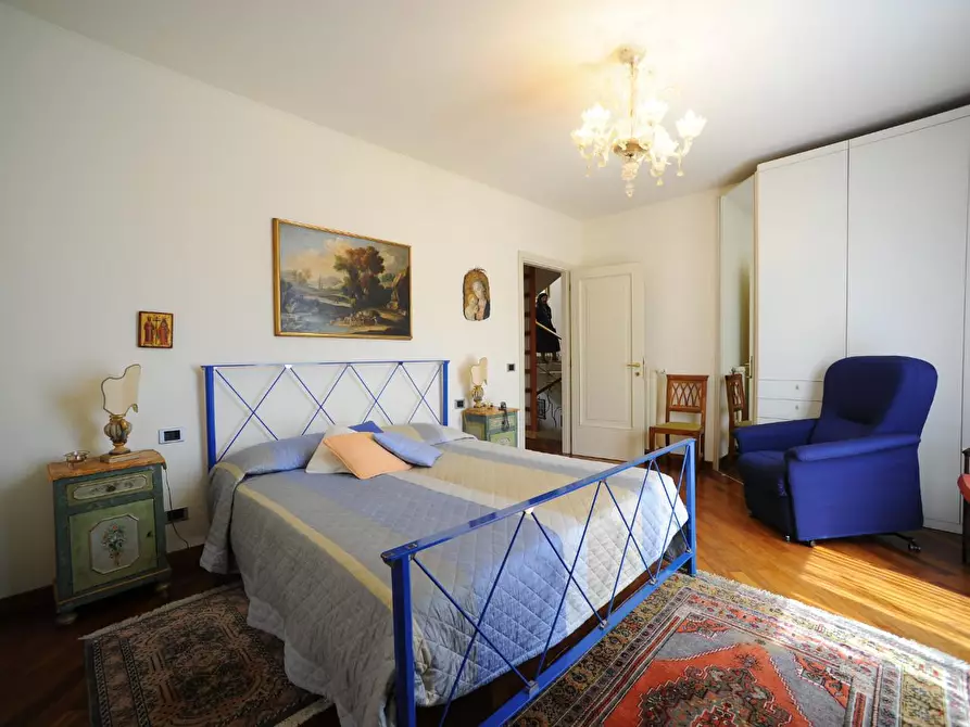 Immagine 35 di Villa in vendita  a Massa