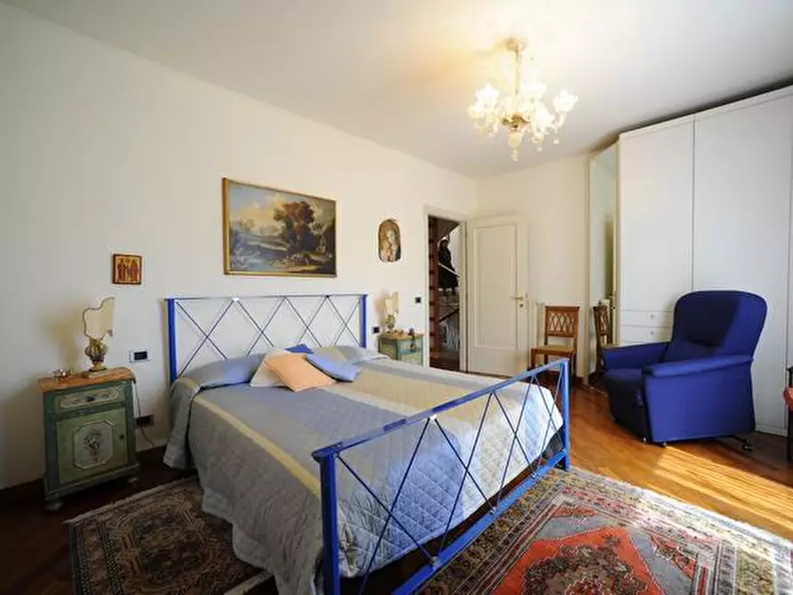 Immagine 24 di Villa in vendita  a Massa