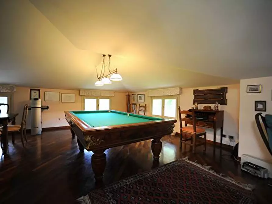 Immagine 31 di Villa in vendita  a Massa