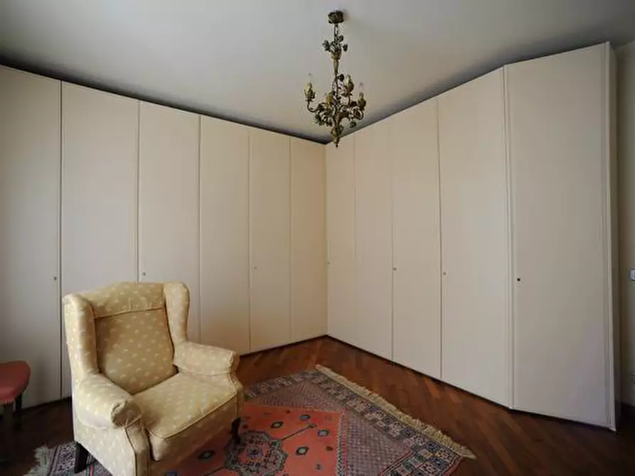 Immagine 26 di Villa in vendita  a Massa