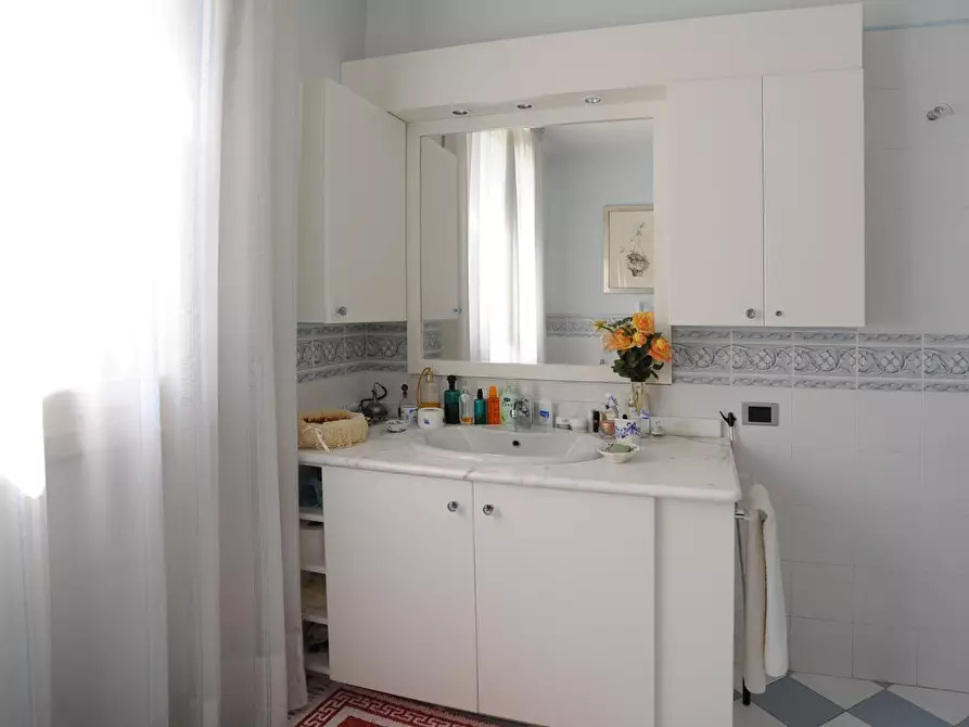 Immagine 41 di Villa in vendita  a Massa