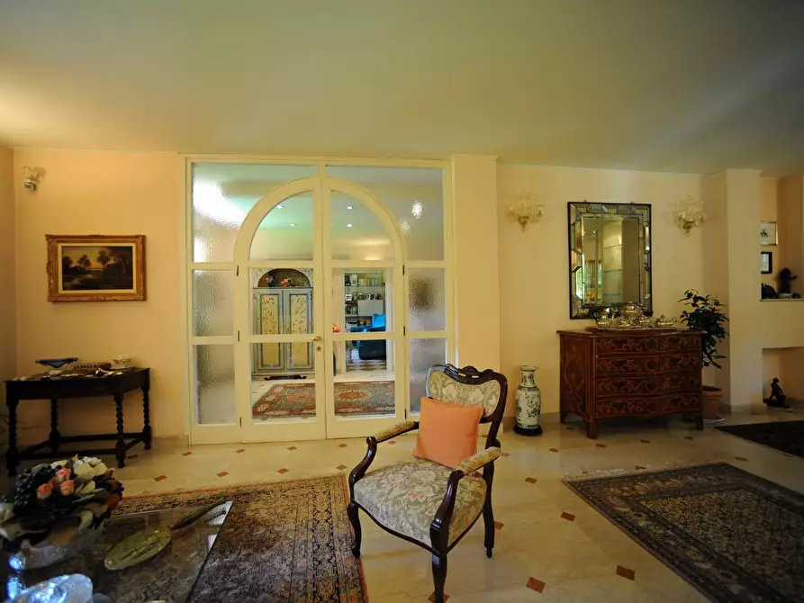 Immagine 21 di Villa in vendita  a Massa