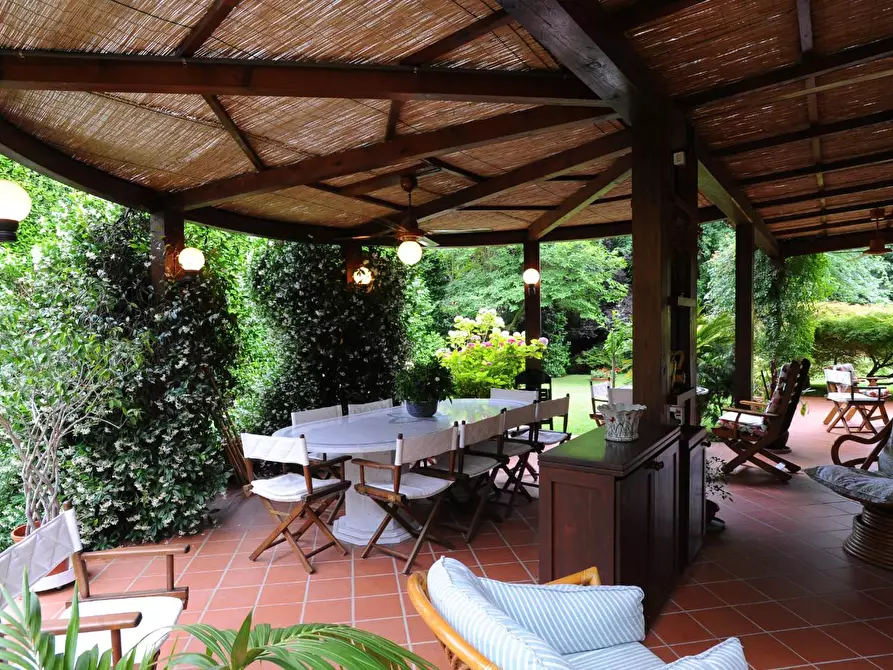 Immagine 17 di Villa in vendita  a Massa