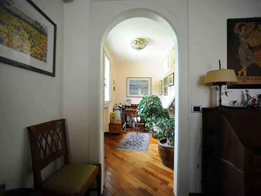 Immagine 17 di Villa in vendita  a Massa