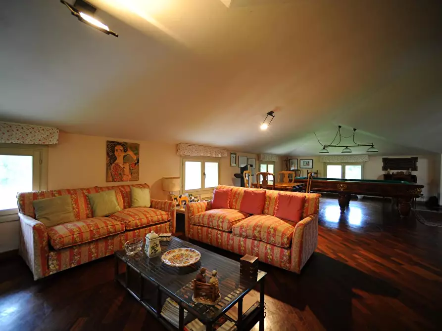 Immagine 46 di Villa in vendita  a Massa