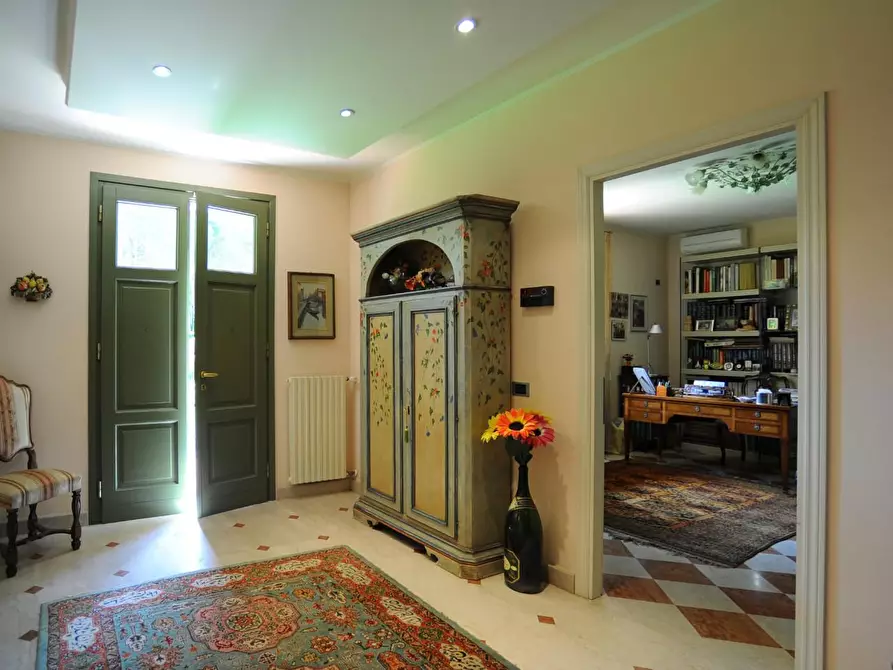 Immagine 18 di Villa in vendita  a Massa