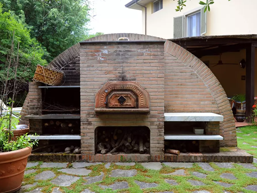 Immagine 12 di Villa in vendita  a Massa