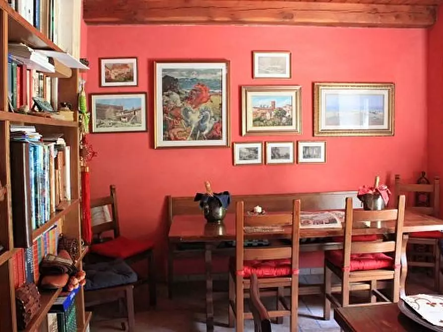 Immagine 9 di Casa colonica in vendita  a Licciana Nardi