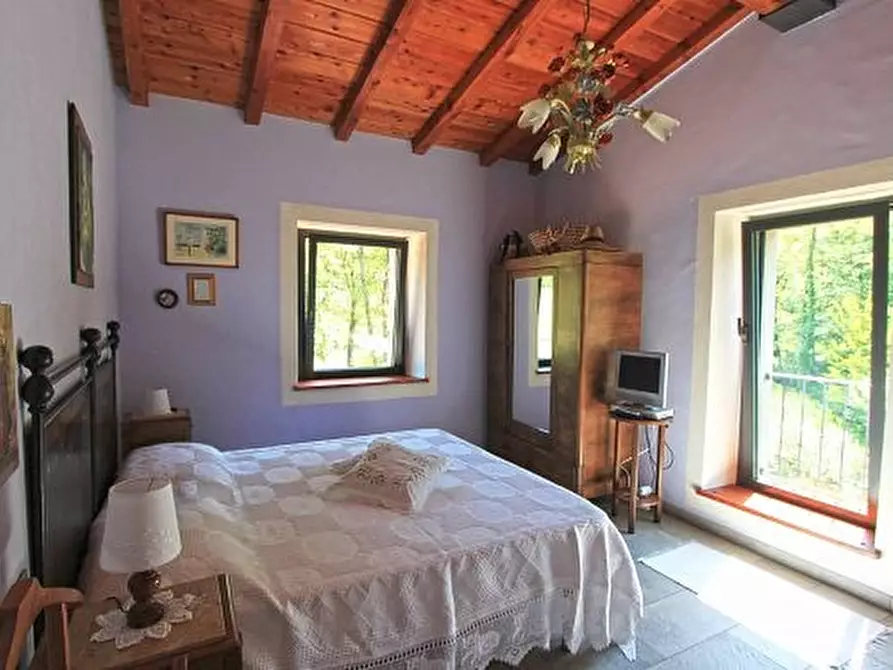 Immagine 11 di Casa colonica in vendita  a Licciana Nardi