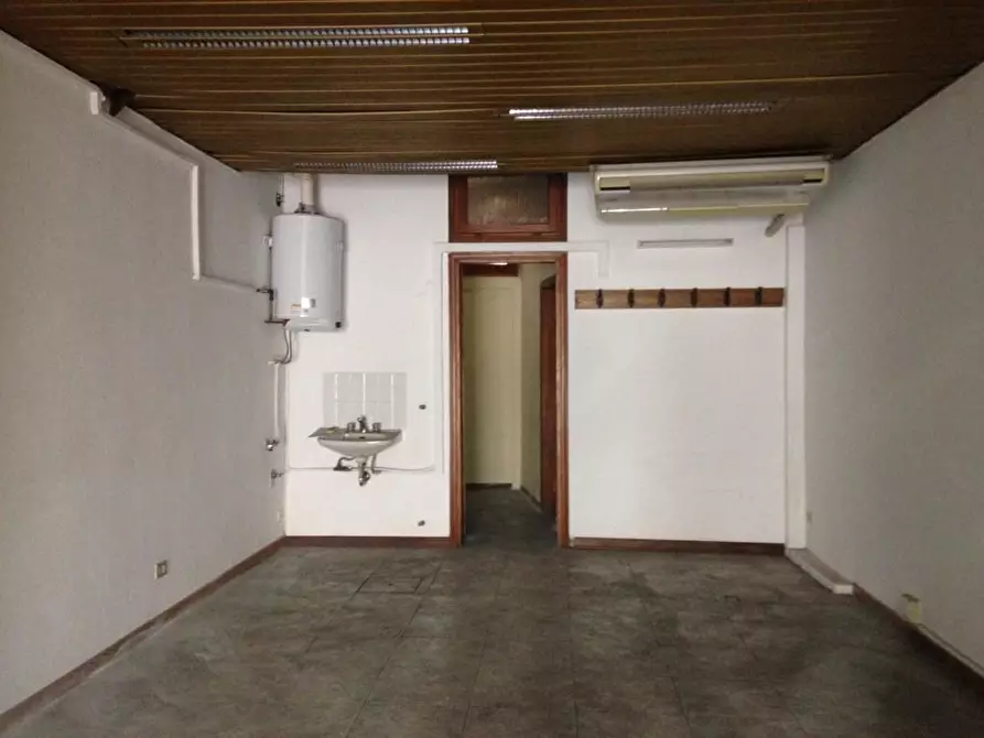 Immagine 4 di Locale commerciale in vendita  a Pisa