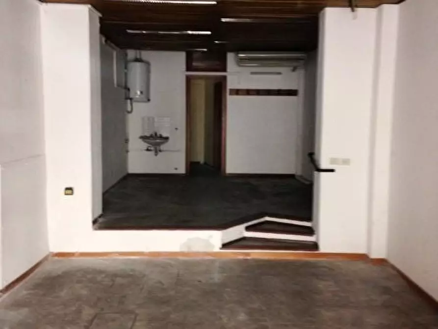 Immagine 3 di Locale commerciale in vendita  a Pisa