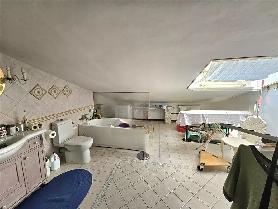 Immagine 18 di Appartamento in vendita  a Massa