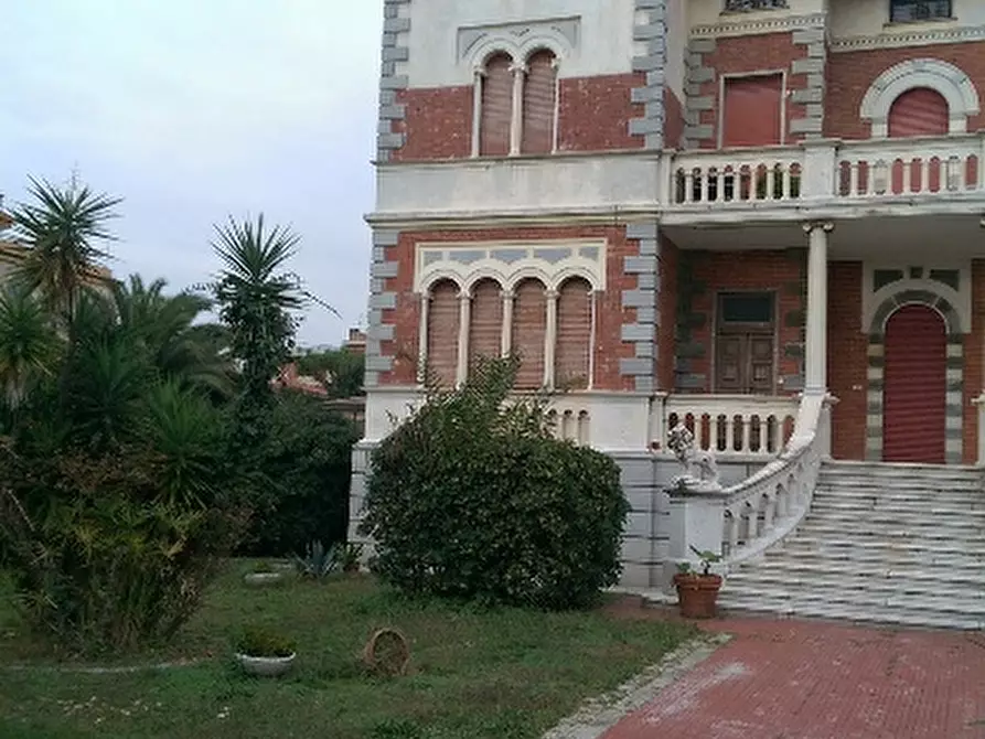 Immagine 3 di Immobile di prestigio in vendita  a Massa