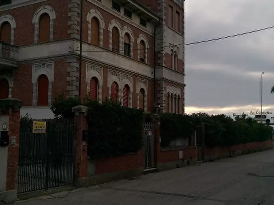 Immagine 2 di Immobile di prestigio in vendita  a Massa