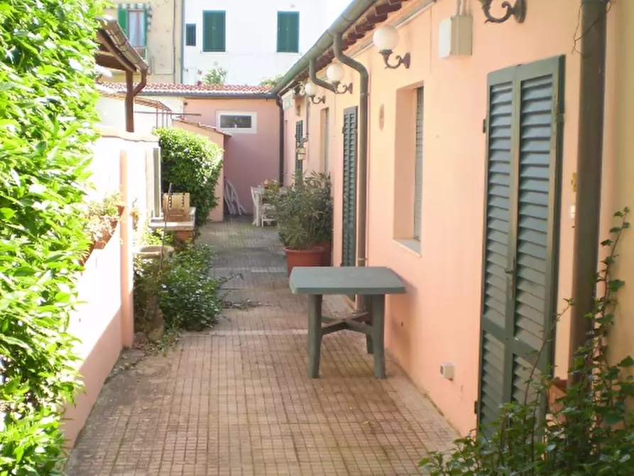 Immagine 1 di Villa in affitto  a Pisa