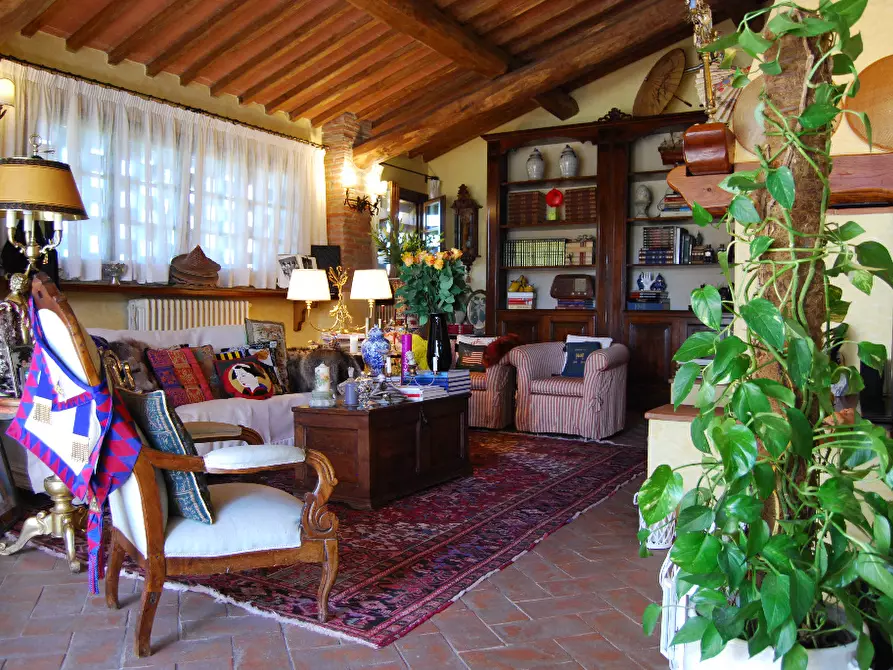 Immagine 1 di Casa colonica in vendita  a Empoli