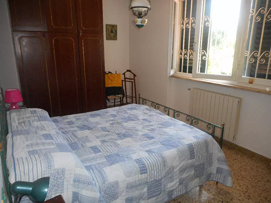 Immagine 14 di Villa in affitto  a Massa