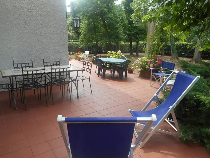Immagine 5 di Villa in affitto  a Massa