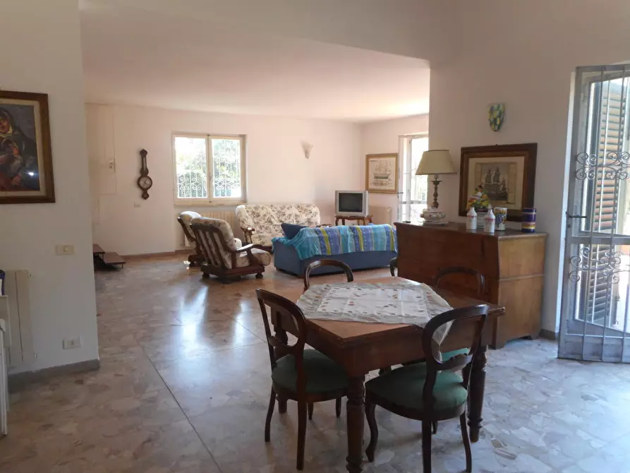 Immagine 9 di Villa in affitto  a Massa