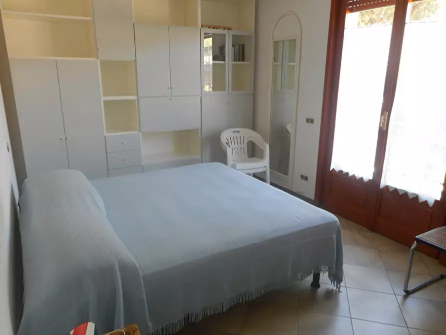 Immagine 9 di Appartamento in affitto  a Massa