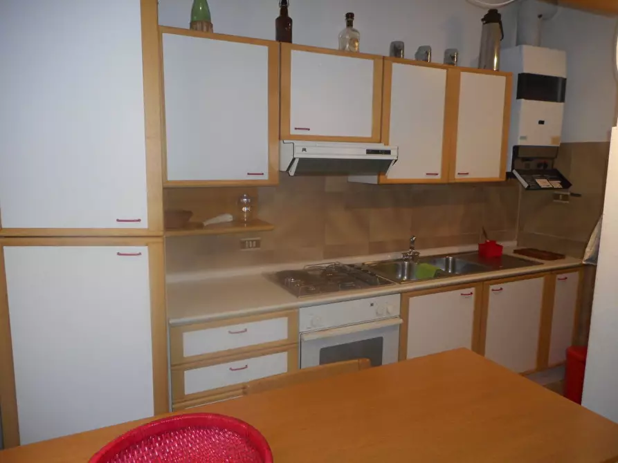 Immagine 5 di Appartamento in affitto  a Massa