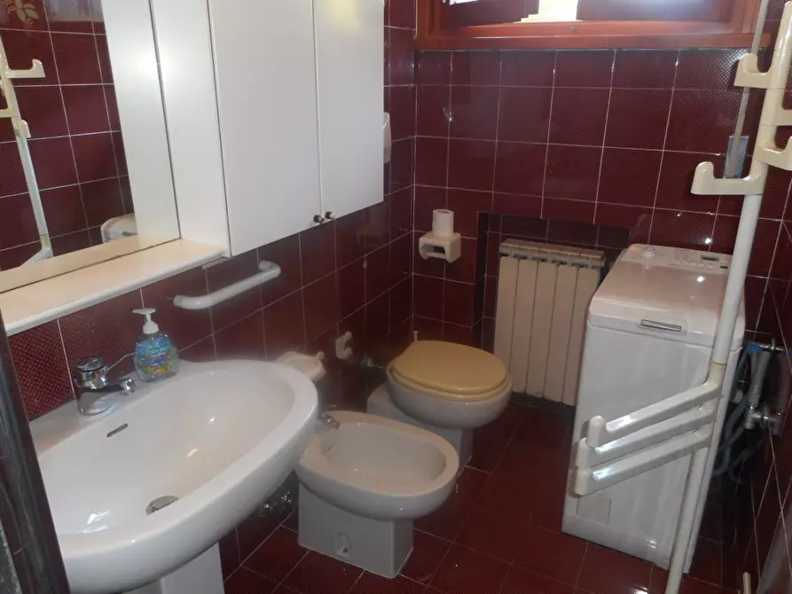 Immagine 12 di Appartamento in affitto  a Massa