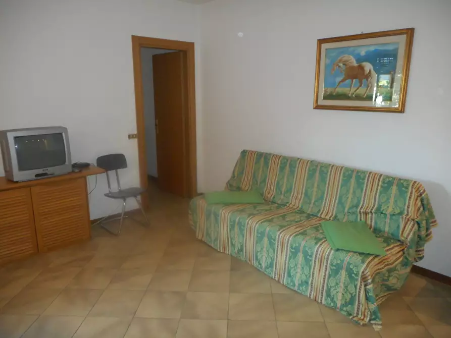 Immagine 4 di Appartamento in affitto  a Massa