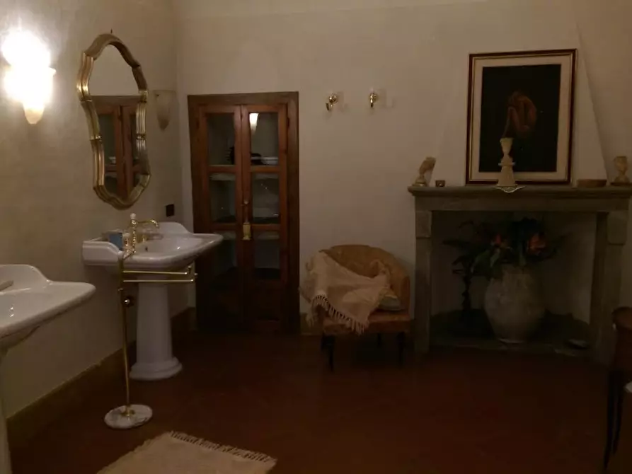 Immagine 7 di Casa colonica in vendita  a Villafranca In Lunigiana