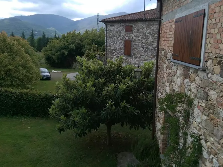 Immagine 1 di Casa colonica in vendita  a Villafranca In Lunigiana