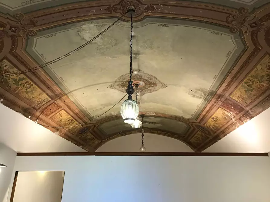 Immagine 11 di Locale commerciale in affitto  a Pisa