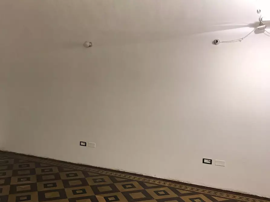 Immagine 9 di Locale commerciale in affitto  a Pisa