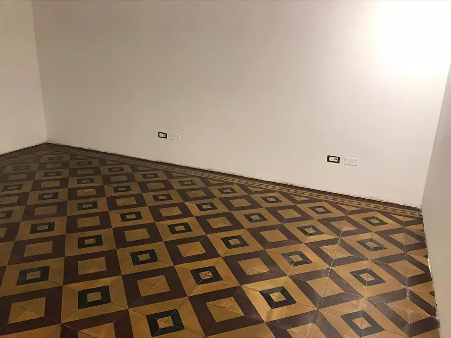 Immagine 8 di Locale commerciale in affitto  a Pisa