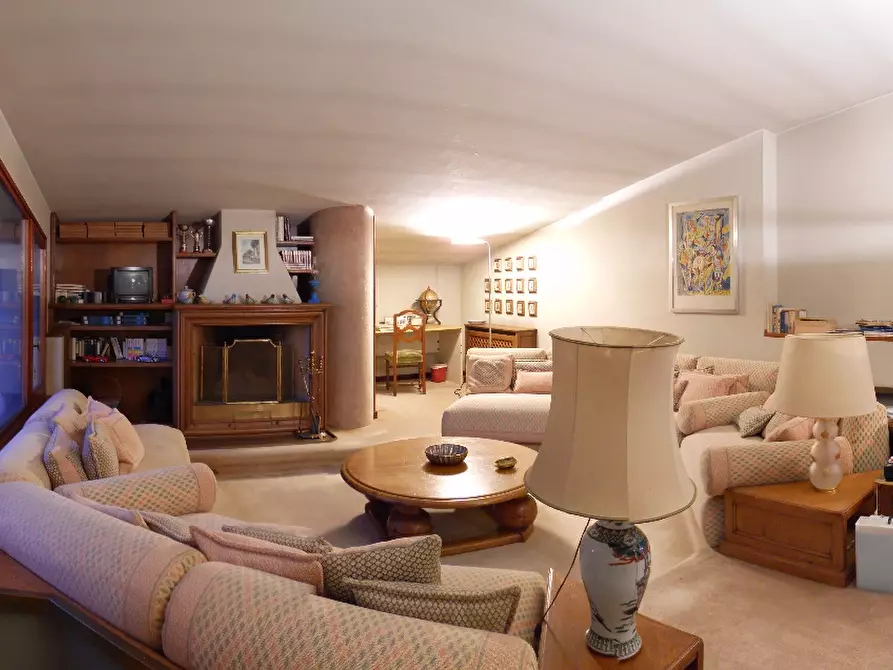 Immagine 10 di Villa in vendita  a Lucca