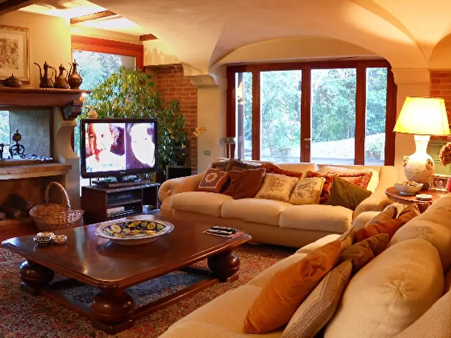 Immagine 11 di Villa in vendita  a Lucca