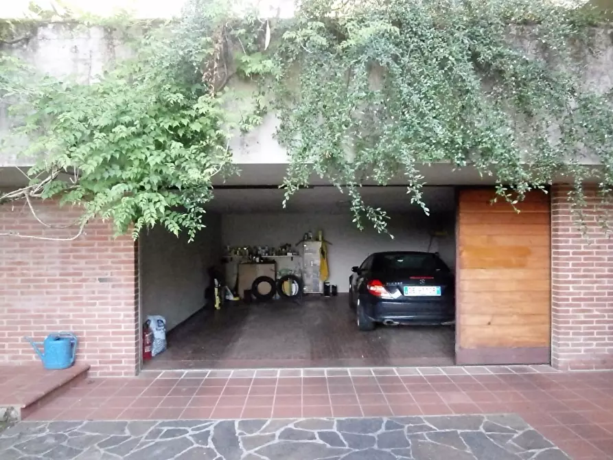 Immagine 20 di Villa in vendita  a Lucca