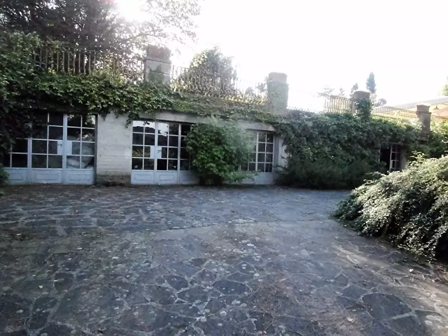 Immagine 19 di Villa in vendita  a Lucca