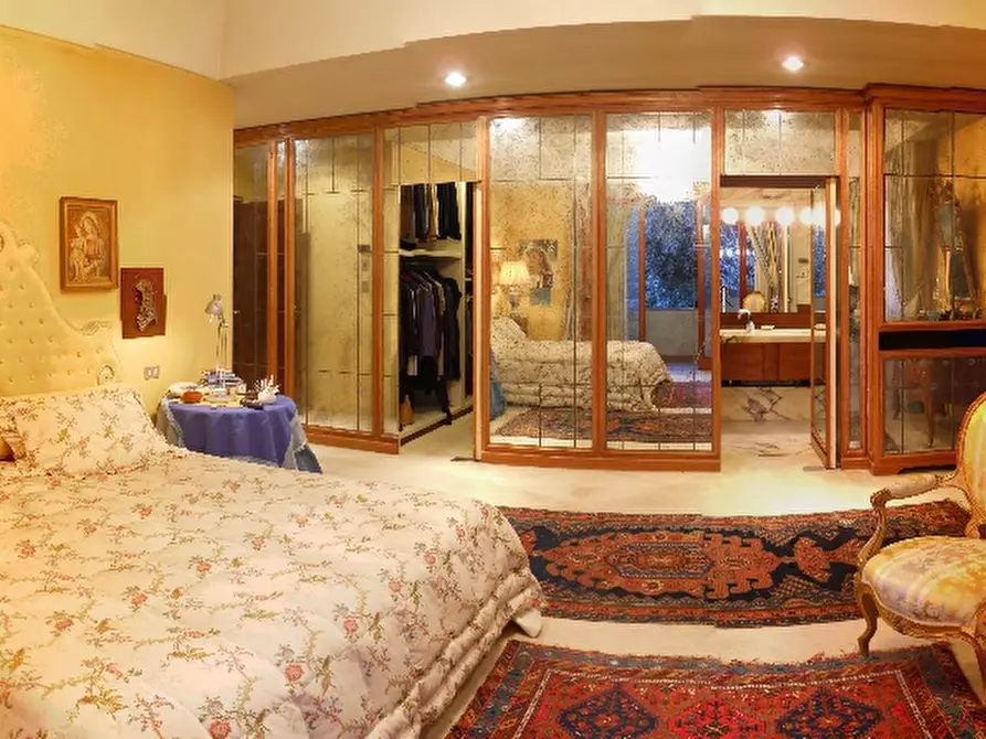 Immagine 12 di Villa in vendita  a Lucca