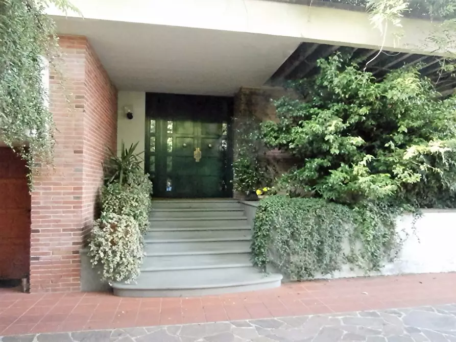 Immagine 6 di Villa in vendita  a Lucca