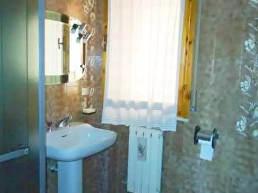 Immagine 10 di Appartamento in vendita  a Viareggio